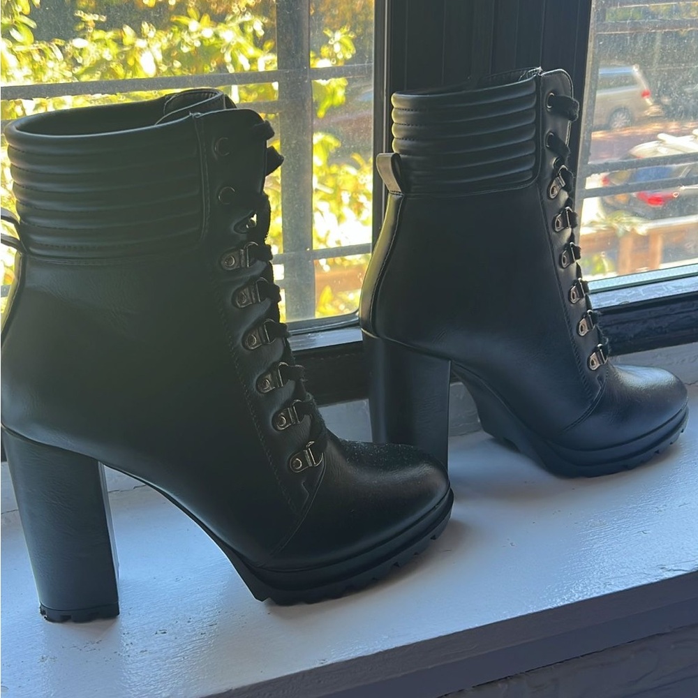 Black women boots size 10